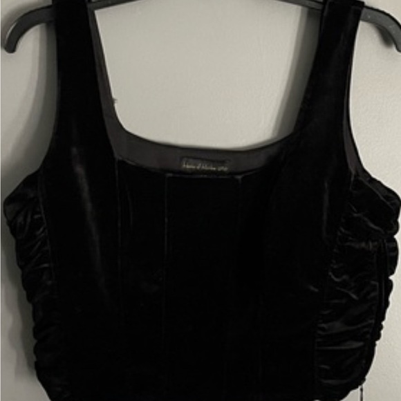 House of Harlow 1960 Elegant Black Velvet Top - Picture 2 of 5